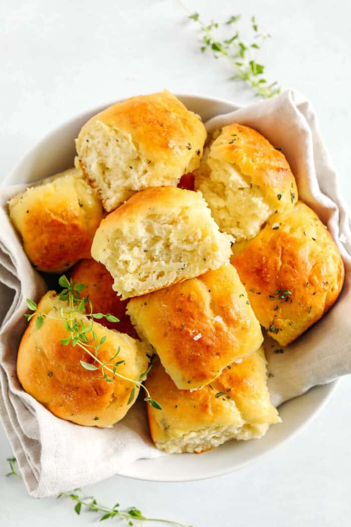 dinner-rolls-33-700x1050.jpg