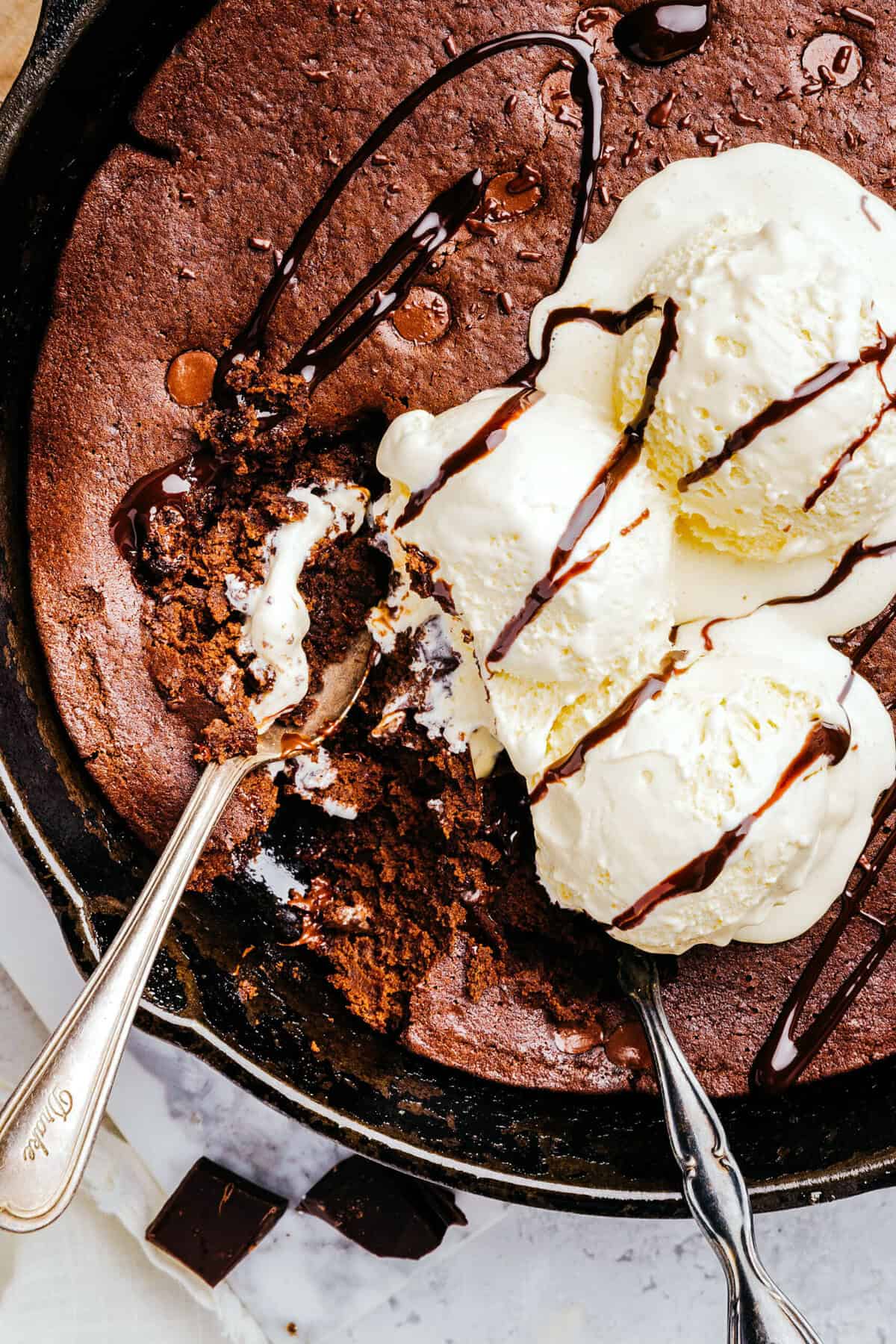 The absolute BEST Flourless Chocolate Chip Brownies that are fudgy, moist and delicious!  Made healthier with zero refined sugar, protein-packed black beans, and Greek yogurt!
