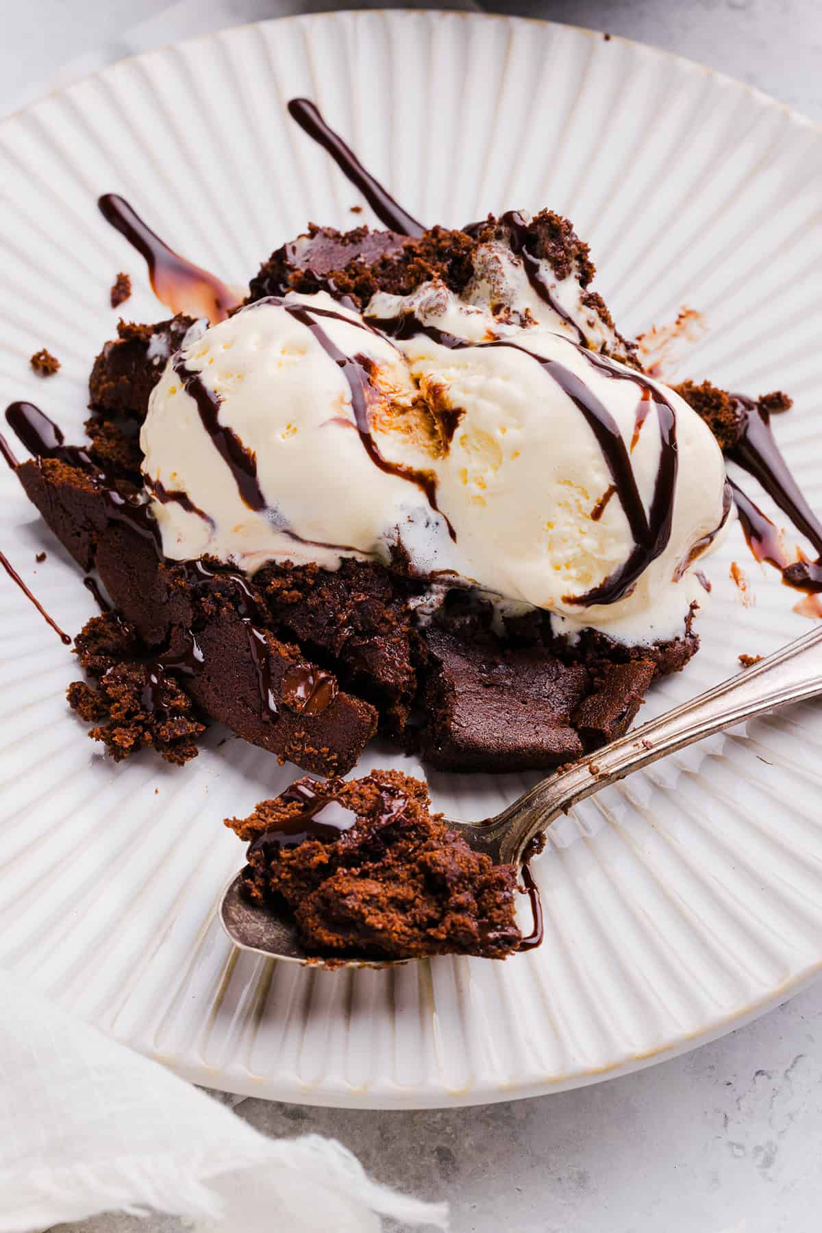 The absolute BEST Flourless Chocolate Chip Brownies that are fudgy, moist and delicious!  Made healthier with zero refined sugar, protein-packed black beans, and Greek yogurt!