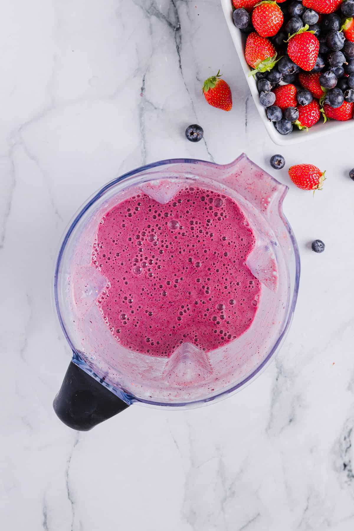 Start your morning with this perfect Mixed Berry Smoothie that is not only refreshing, but packed with antioxidants, fiber and vitamins!  So colorful and nutritious!
