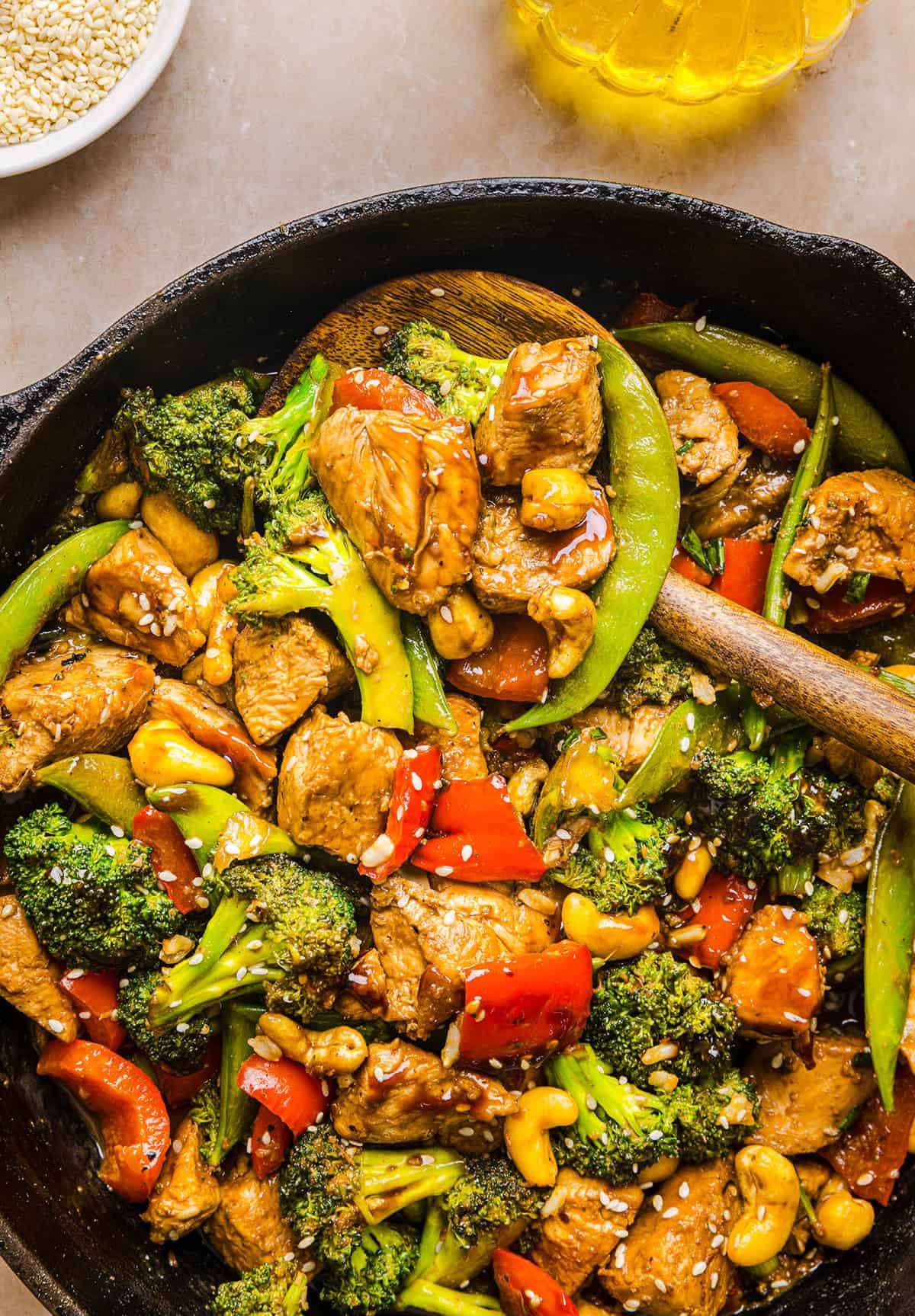 This Healthy Cashew Chicken Stir Fry is the perfect weeknight meal that is quick and easy to make, full of fresh veggies and tossed together in a delicious homemade peanut sauce!